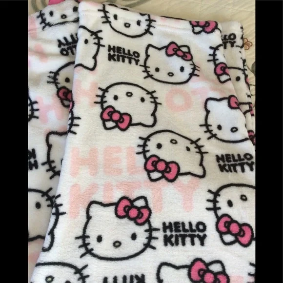 Hello kitty cozy plush pajamas - Picture 4 of 4